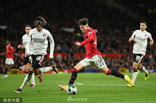 中的瀑布反 中的瀑布反